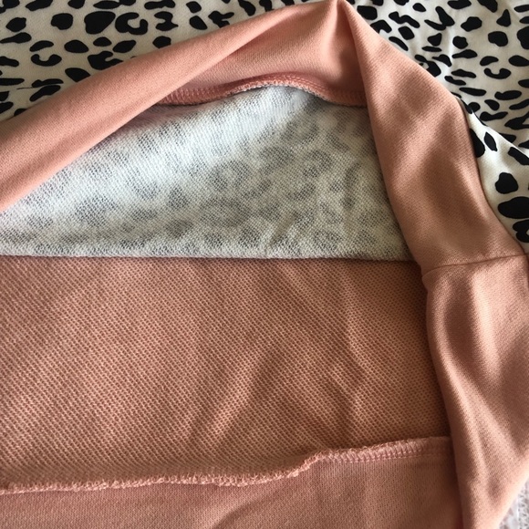 Plus size Color Block Leopard Top - Picture 5 of 5